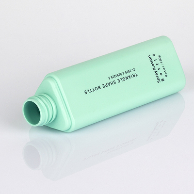 Eşsiz Üçgen Kozmetik Sprey Şişesi Mat Yeşil Buzlu Yüzey 50 Ml